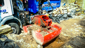 grab lorry digging with the bucket